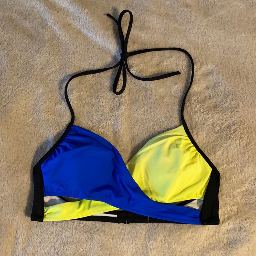 Victoria Secret Size S. Two-tone Bikini top.